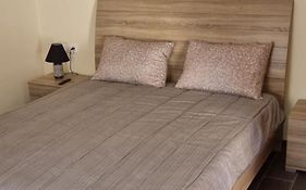 Fifi'S Luxury Apartment